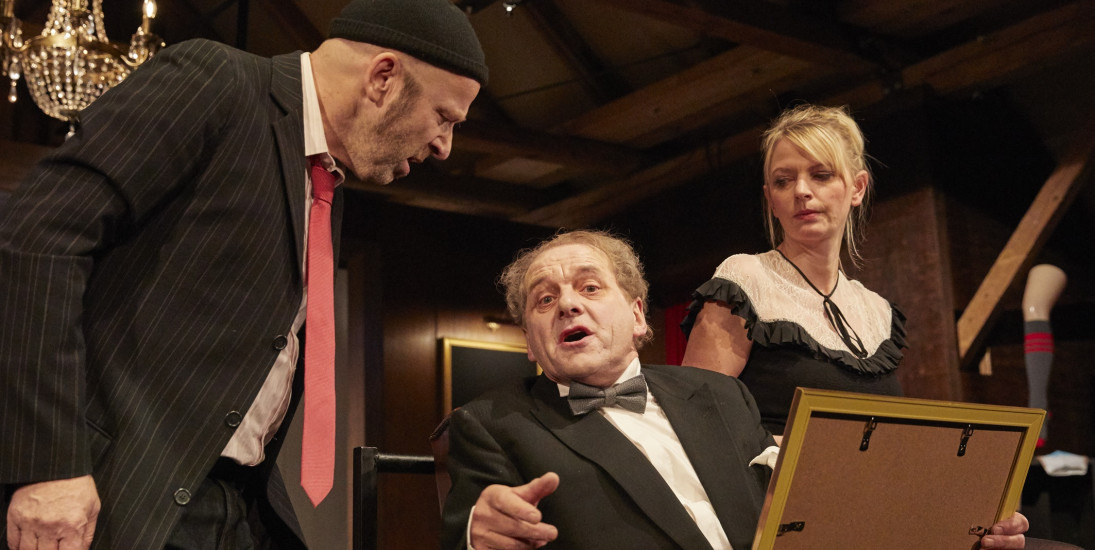 Global Player - Theater Lindenhof 
Veranstaltung verschoben vom 01.02.2024 auf 12.03.2024. 
Bereits gekaufte Tickets behalten ihre Gültigkeit.