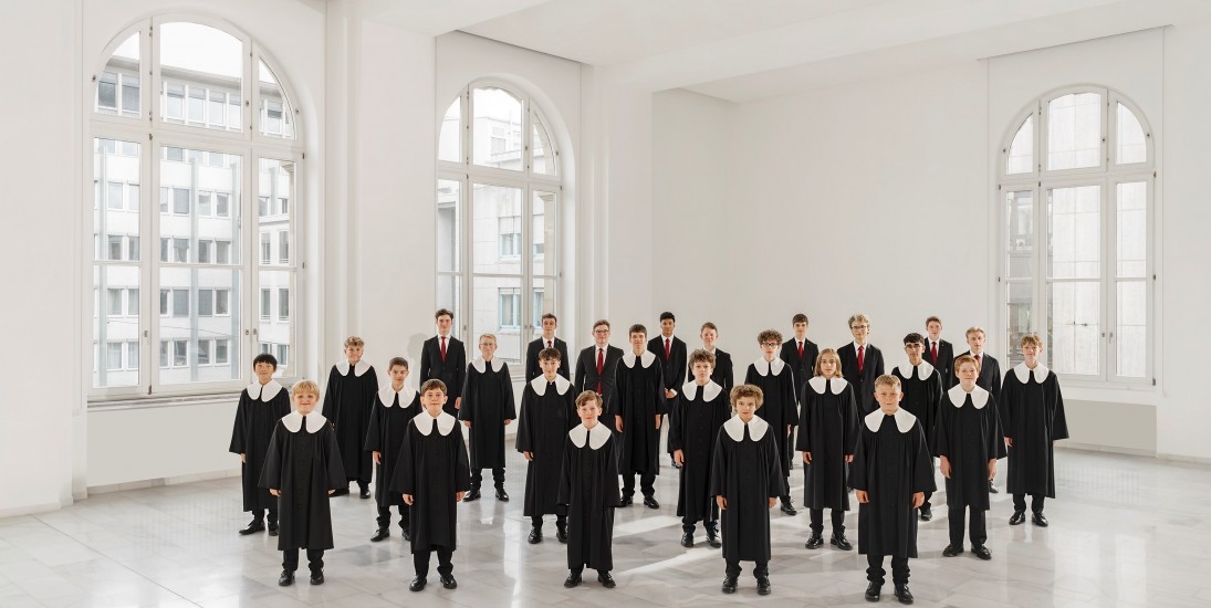 STUTTGARTER HYMNUS-CHORKNABEN zu Gast: Bach  JOHANNESPASSION