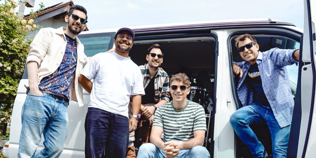 Folkless &amp; the Barcooks und Rising Deep machen Party